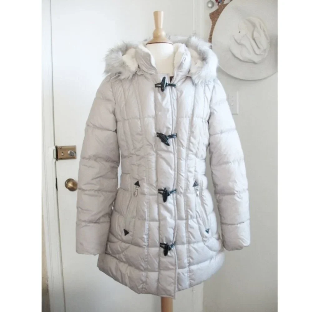 Long winter puffer coat with duffle button design with a zip closure - Picture 1 of 15